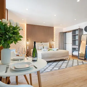 Renting - Massena - Luxe - Jacuzzi - Terrace - King Bed - Ac Nice