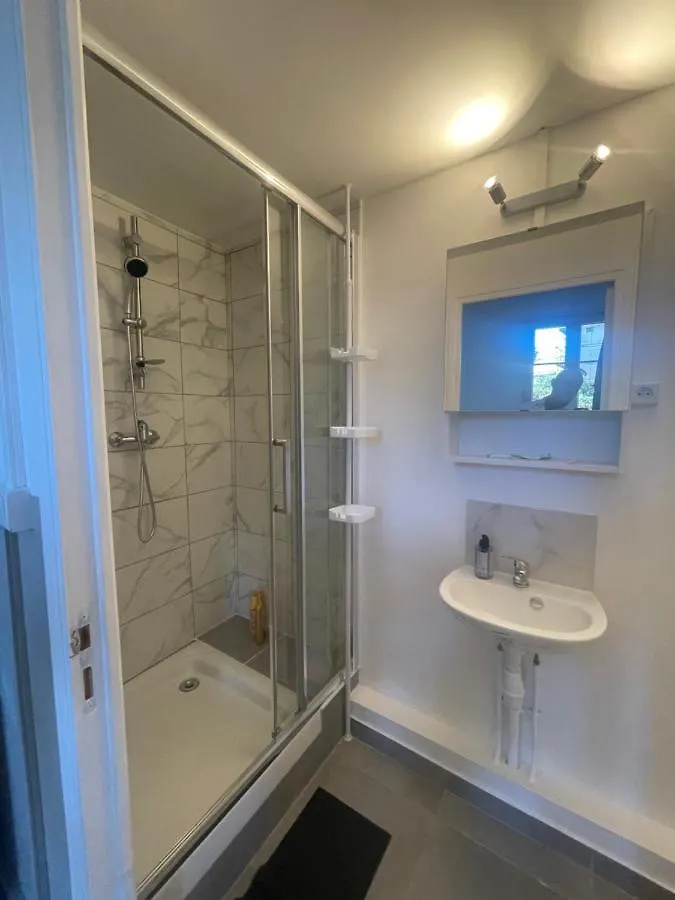Petits Studios Tout Equipees Gare Nice Apartment