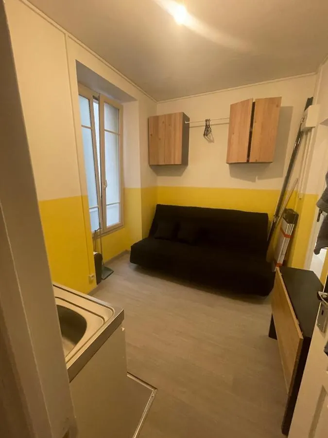 Petits Studios Tout Equipees Gare Nice Apartment
