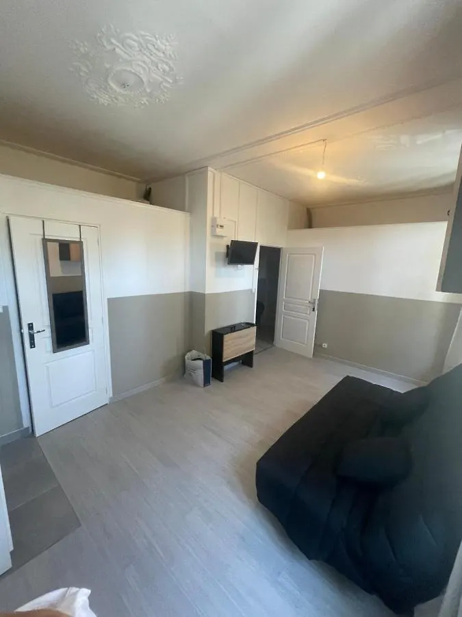 Apartment Petits Studios Tout Equipees Gare Nice